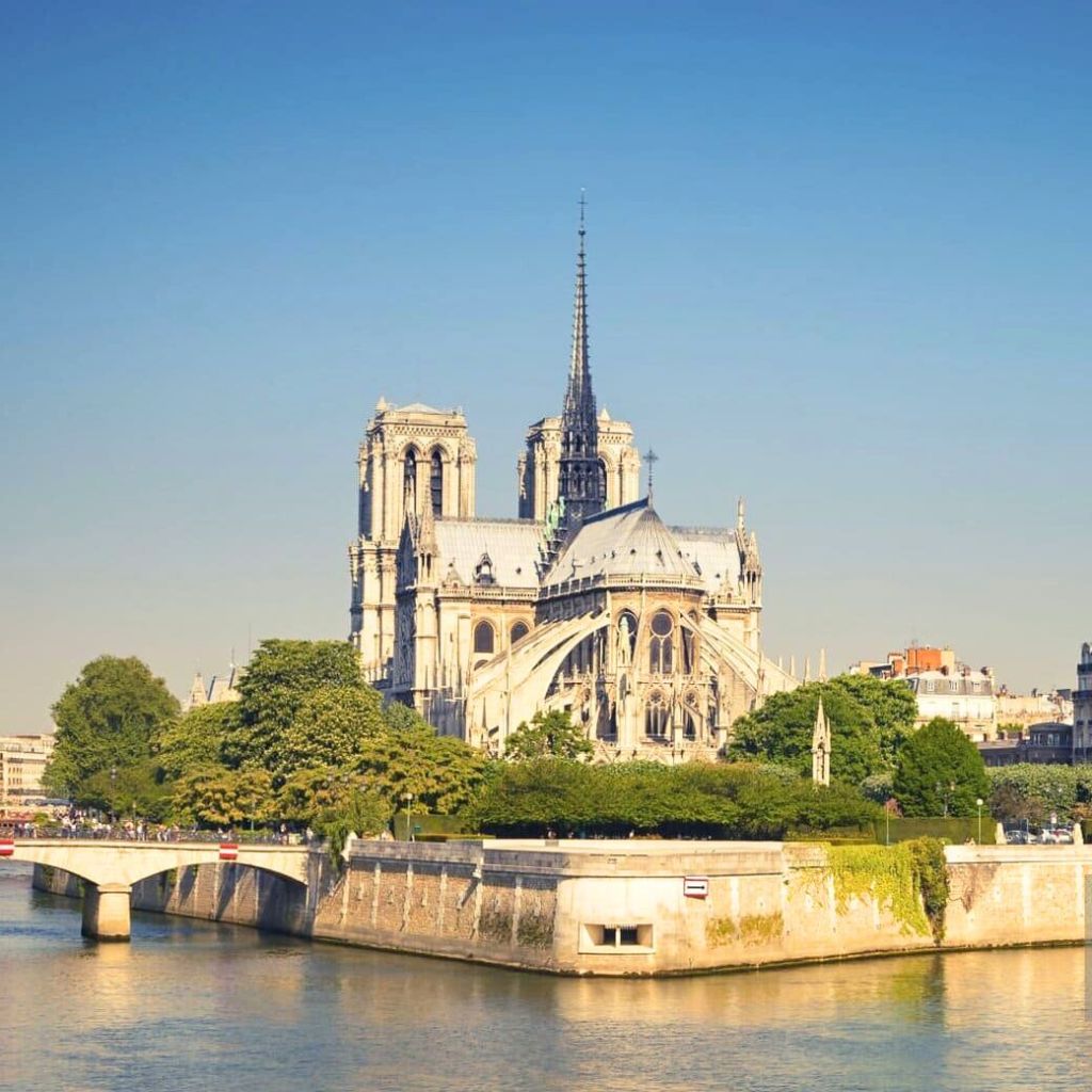 De la Méditerranée à la Ville Lumière Barcelone, Madrid & Paris – 8 Jours de Charme Européen
